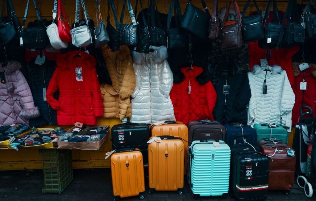 Pelletteria Angelo Import Export retail display of bags, luggage, and accessories