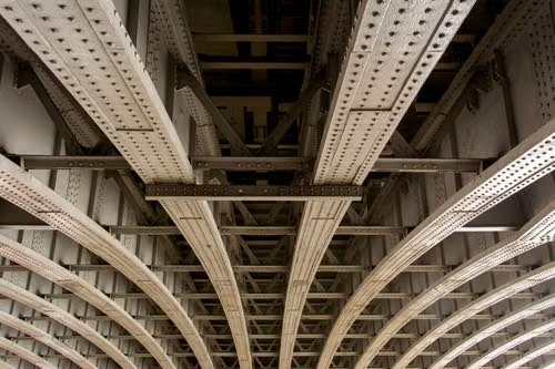 StE500 steel structural beams supporting a bridge